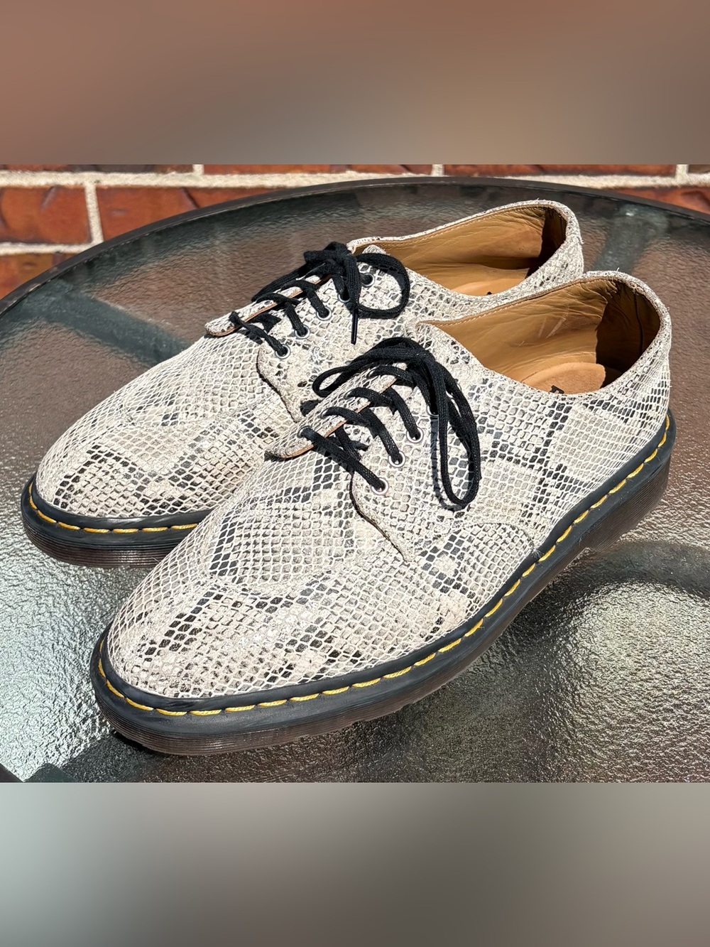 DR. MARTENS 2046 Snake Print Suede Oxford
Shoes Men’s 10 Women’s 11 EUC